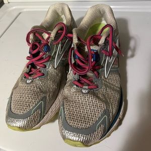 Brooks Ravenna running shoes - under 20 miles run in them